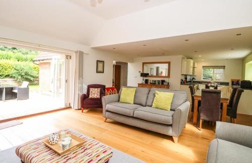 Crostwick House | Oak Tree Lodge