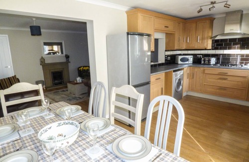 Llanstadwell House | OAKDENE, pet friendly, country holiday cottage in Neyland