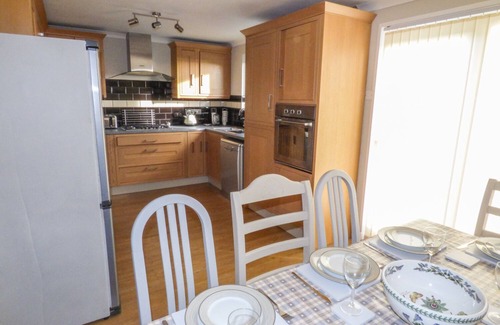 Llanstadwell House | OAKDENE, pet friendly, country holiday cottage in Neyland