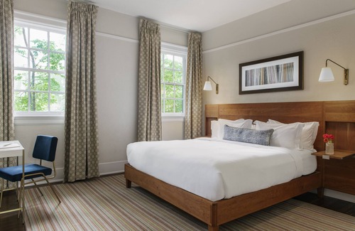 Jefferson Park Avenue Hotel | Oakhurst Inn
