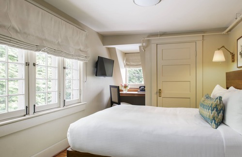 Jefferson Park Avenue Hotel | Oakhurst Inn