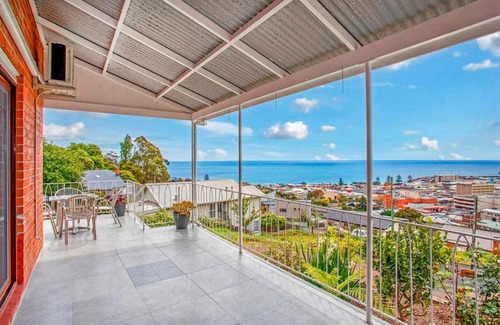 Burnie House | Oakleigh Guest House with Ocean Views - Room 10
