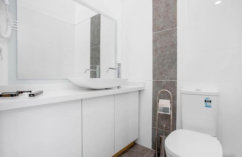 Burnie House | Oakleigh Guest House with Ocean Views - Room 10
