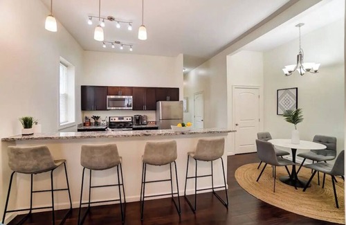Oakley Condo | Oakley Square Sleeps 5-Fully Remodeled-Walkable