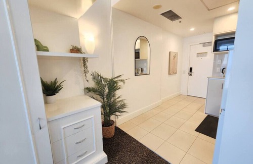 Surfers Paradise Apartment | Oaks Deluxe Private Apartment - With Ocean View