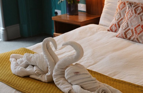 Paisley Bed & Breakfast | Oakshaw Guesthouse - Cozy Double Room in a Central Location. Room 3