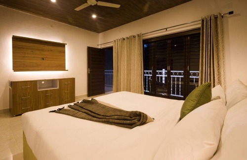 Landour Cabin | Oakwood 302 - Elegant Private Room With Balcony at Landour, Mussoorie
