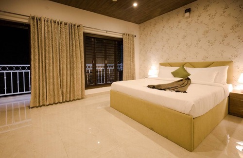 Landour Cabin | Oakwood 302 - Elegant Private Room With Balcony at Landour, Mussoorie