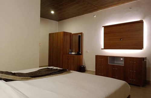 Landour Cabin | Oakwood 302 - Elegant Private Room With Balcony at Landour, Mussoorie