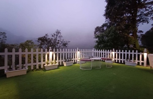 Landour Cabin | Oakwood 302 - Elegant Private Room With Balcony at Landour, Mussoorie