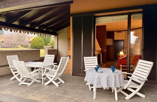 Lesa House | Oasi Lèsia - La Casa sul Lago con Spiaggia privata e piscina vista lago