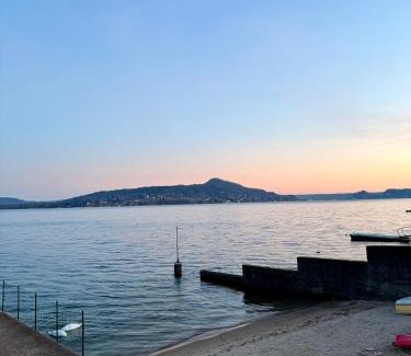 Lesa House | Oasi Lèsia - La Casa sul Lago con Spiaggia privata e piscina vista lago