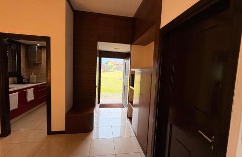 Lesa House | Oasi Lèsia - La Casa sul Lago con Spiaggia privata e piscina vista lago