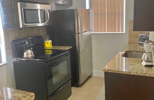 Royal Poinciana Hotel | Oasis at Hollywood - Sleeps 6- Unit 10