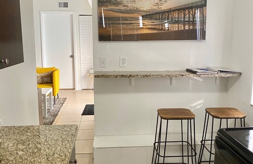 Royal Poinciana Hotel | Oasis at Hollywood - Sleeps 6- Unit 10