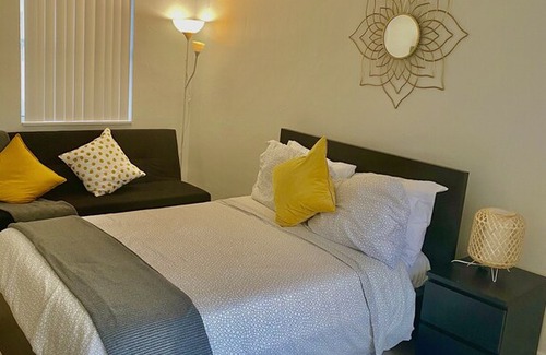 Royal Poinciana Apartment | Oasis at Hollywood - Sleeps 4 Unit 5