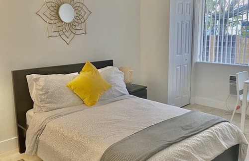 Royal Poinciana Apartment | Oasis at Hollywood - Sleeps 4 Unit 5