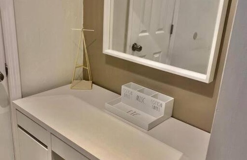 Royal Poinciana Apartment | Oasis at Hollywood - Sleeps 5 - Unit 1