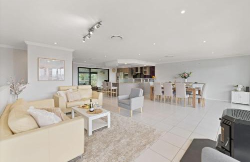 Salamander Bay House | Oasis at Salamander Bay, 10 Raymond Ave - Boat Parking, WiFi, Air Con, Water Views