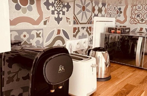 Montevrain Apartment | Oasis - For 6 People, 10 Mins From Disneyland, Netflix, Wifi, Parking, Terrace