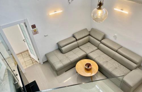 Eilat Apartment | OASIS GALLERY
