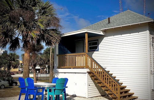 Rogers Seabreeze Apartment | Oasis in the center of it all! - 2 short blocks to the boardwalk and beach!