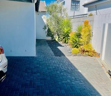 Bloubergstrand House | Oasis of Comfort
