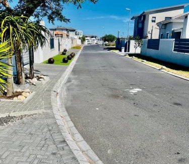 Bloubergstrand House | Oasis of Comfort