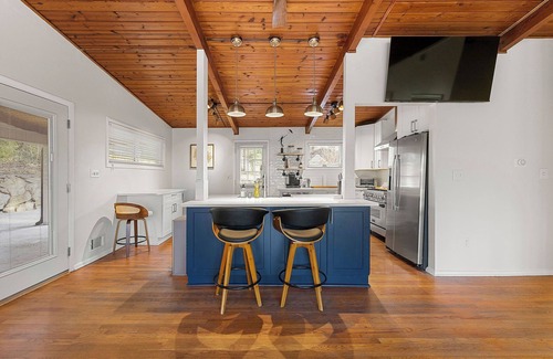 Atlanta House | Oasis Retreat Large Yard & Pool in Atlanta 4BR Free Parking