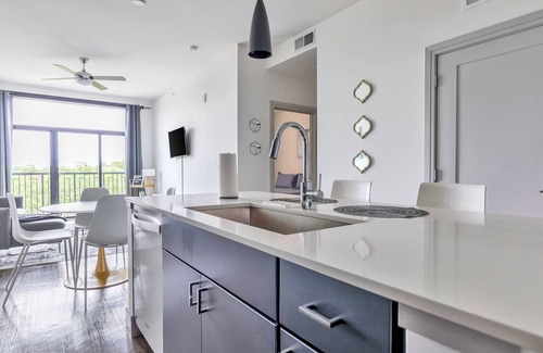 Texas Medical Center Apartment | Oasis with Gym&pool + Parking
