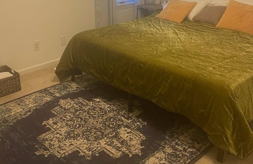 Whitemarsh Island House | Oatland Island getaway w/ heated pool