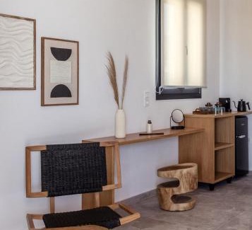 Milos Bed & Breakfast | Obsidian Suites Milos
