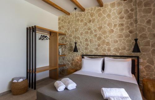 Milos Bed & Breakfast | Obsidian Suites Milos