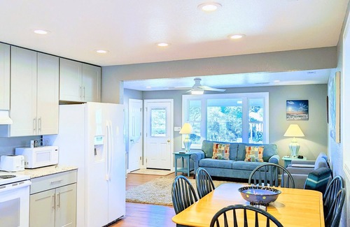 Colington Cottage | OBX TUCKED AWAY~Sound side~On canal~Kayaks~nGround level w/ramp~Beach 1 mi~MP8