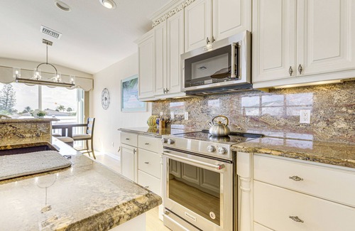 Nettles Island Cottage | Ocean Access, Mini Golf & Pools: Jensen Beach Gem