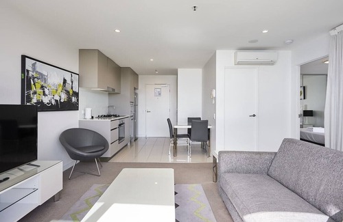 Surfers Paradise Apartment | Ocean and Beach View Apartment on Gold Coast