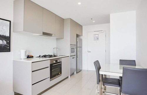 Surfers Paradise Apartment | Ocean and Beach View Apartment on Gold Coast