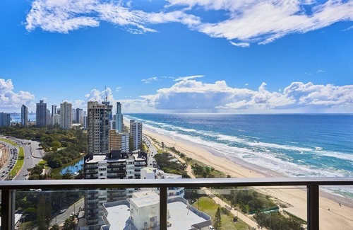Surfers Paradise Apartment | Ocean and Beach View Apartment on Gold Coast
