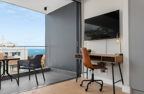 Sea Point Promenade Apartment | Ocean and Mountain Views From Bantry Bay Apartment