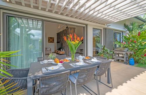 Grand Gaube Apartment | OCEAN beachfront flat, 3 bedrooms en suite, Grand Gaube