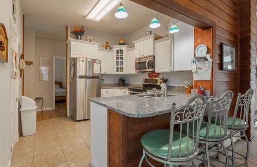 Rehoboth Beach Condo | OCEAN BLOCK Pet Friendly Ground Level Condo Sleeps 10