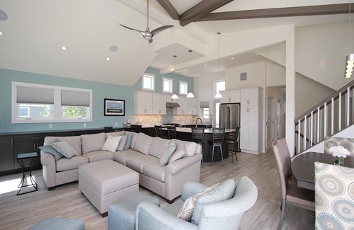 Ship Bottom House | Ocean Block Spacious 5-bedroom house with WiFi and AC in Beach Haven