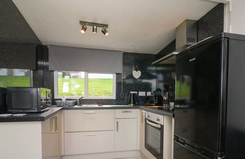 Bucks Cross Cottage | OCEAN BLUE, pet friendly, with pool in Bucks Cross, Bideford