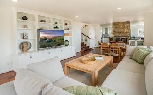 Summerland Villa | Ocean Breeze Abode and Bungalow by Paradise Retreats