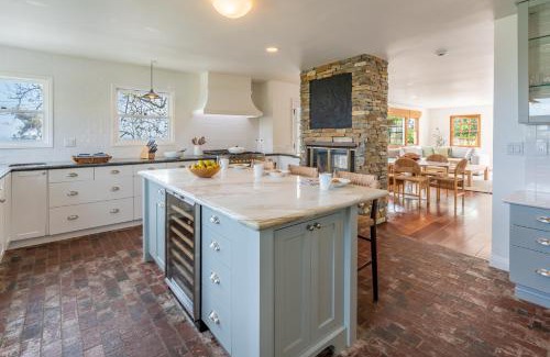 Summerland Villa | Ocean Breeze Abode and Bungalow by Paradise Retreats