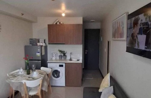 Lapu-Lapu Condo | Ocean Breeze Condo in Lapu-Lapu - Private Room with Balcony