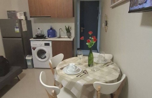 Lapu-Lapu Condo | Ocean Breeze Condo in Lapu-Lapu - Private Room with Balcony