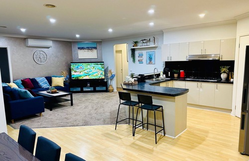 Ocean Grove House | Ocean Breeze Family Getaway - Short drive to Beach, Wineries, Adventure Park