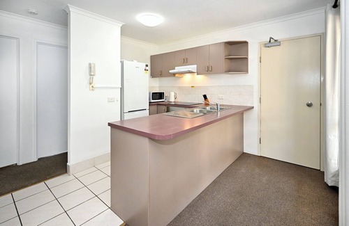 Caloundra Apartment | Ocean Breeze Oasis, Steps to Beach & Shops