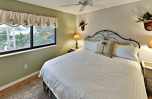 Myrtle Beach Condo | Ocean Bridge B14 2BR 2BA 2nd Row Condo near popular Shore Drive - Winter Rental Friendly